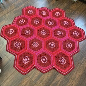 Crochet Throw Blanket Afghan Pink Red Heart Ruby Hexagon 67” Diameter